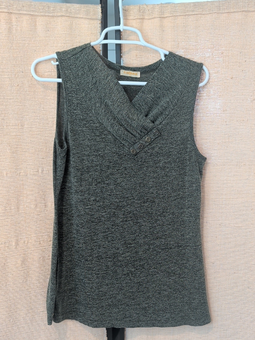 Sleeveless V-Neck Knit Tank in Dark Green Heather